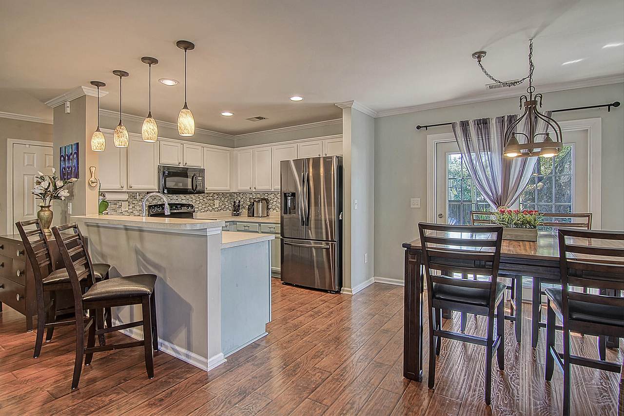 206 Sherwood Court - Photo 1