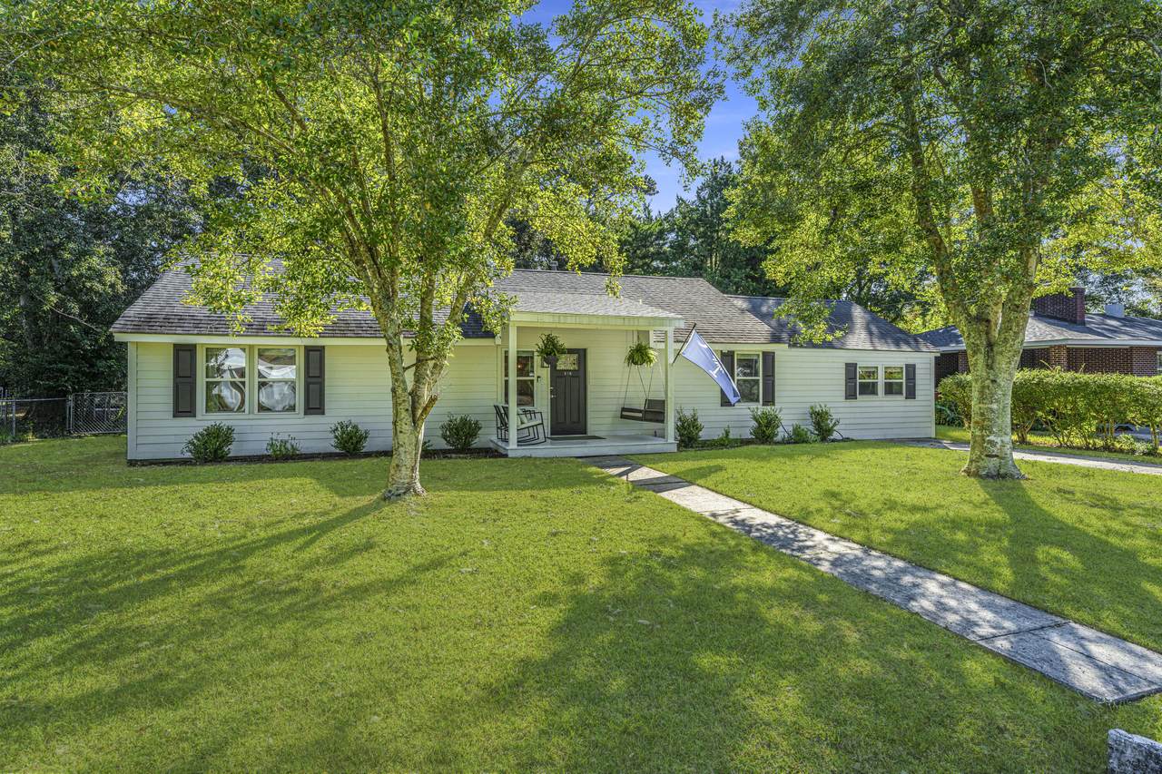 318 Hollywood Drive - Photo 1