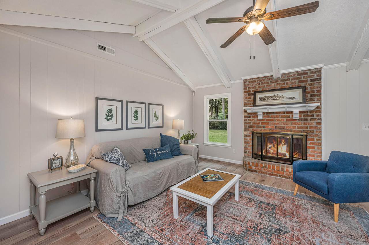 204 Foxborough Road - Photo 1