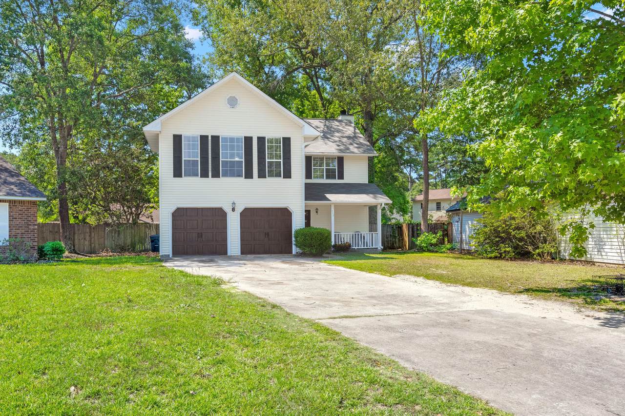 112 Lancelot Hall - Photo 1