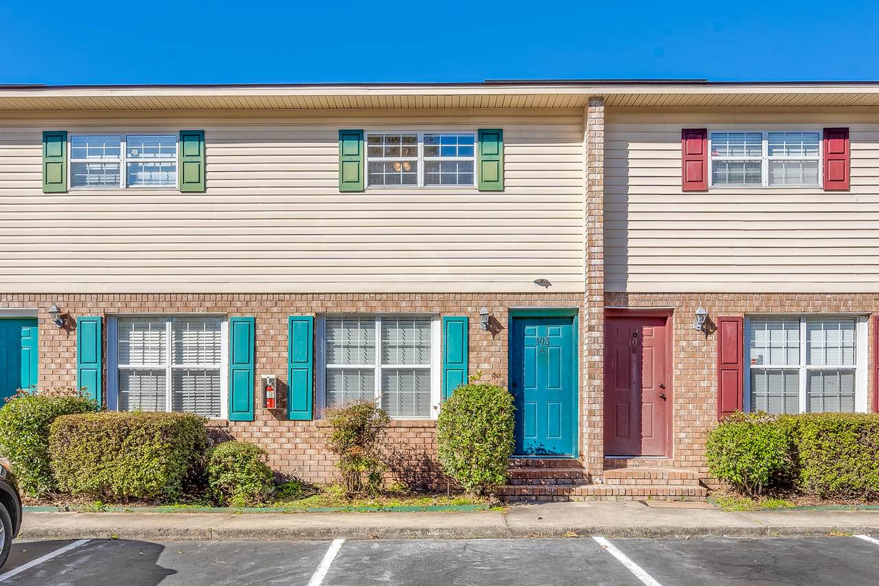 103 Hickory Lane - Photo 1