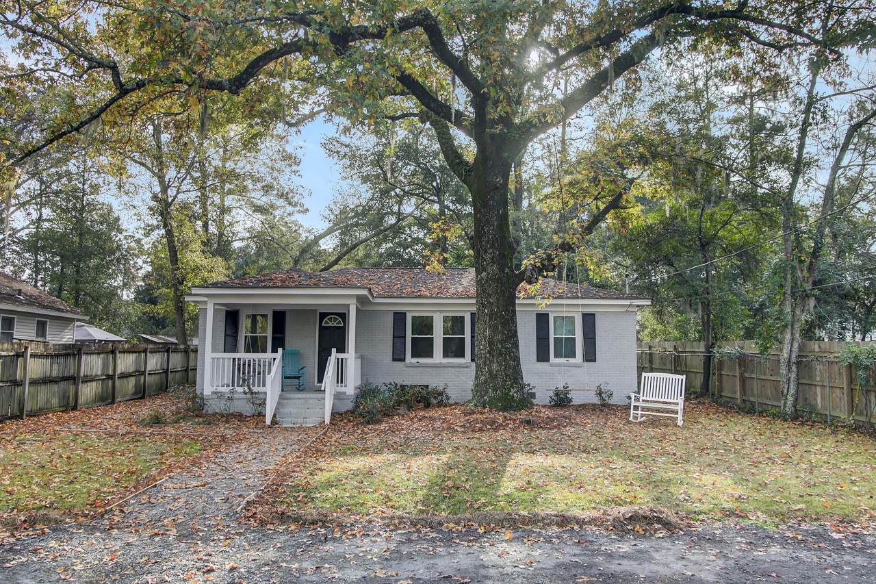 135 Dowling Avenue - Photo 1