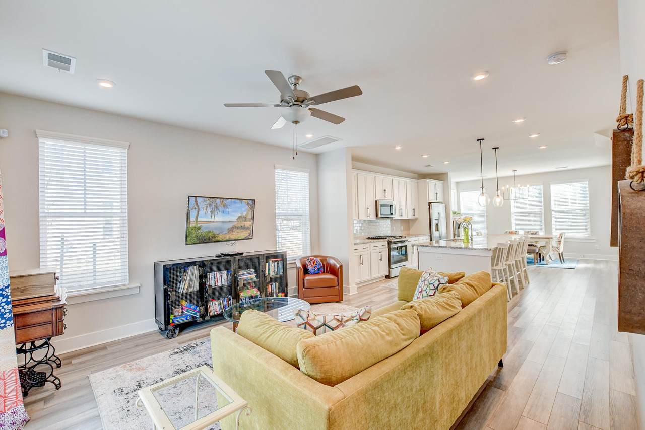 4505 Durant Avenue - Photo 1
