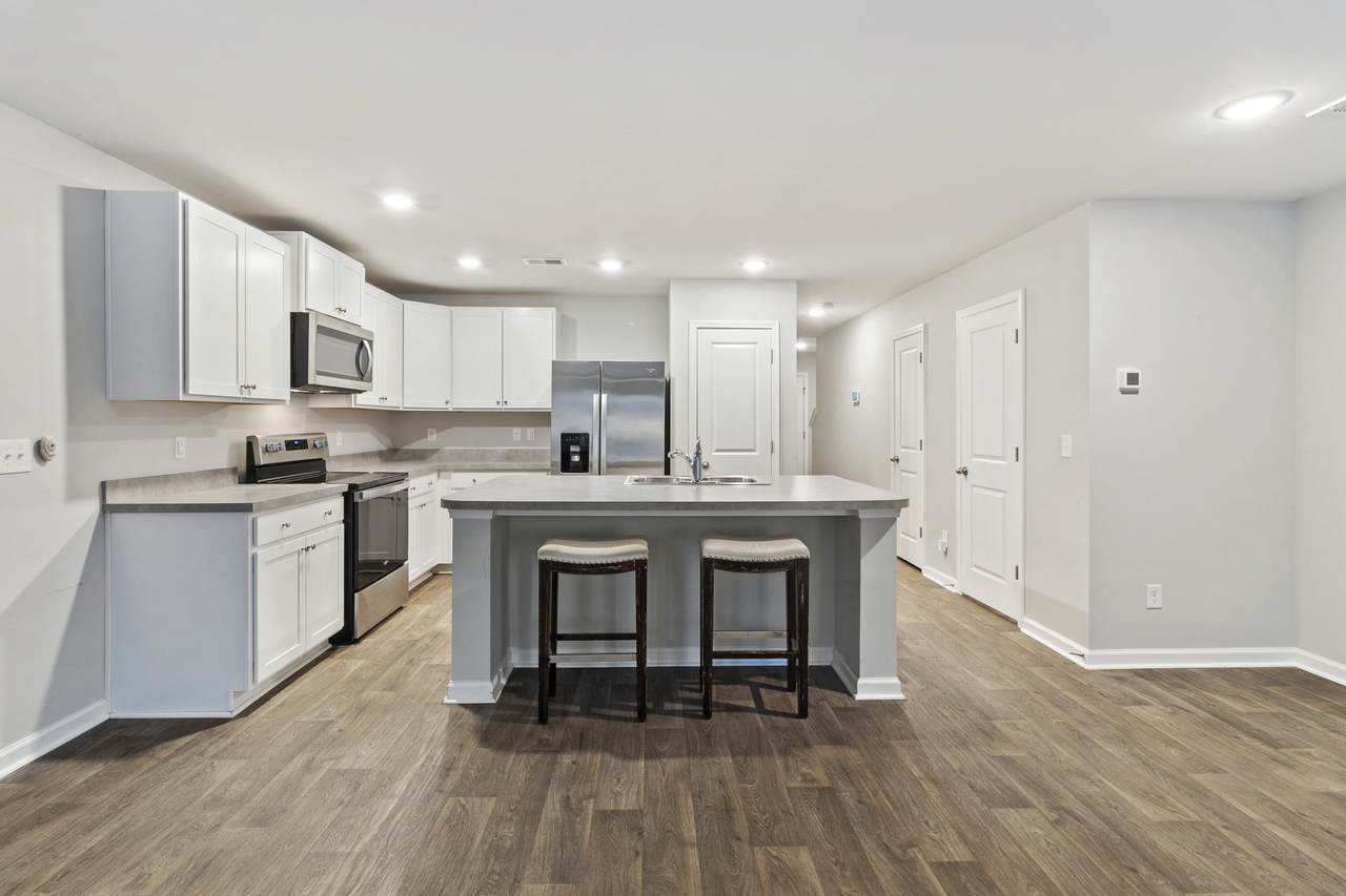 4613 Palm View Circle - Photo 1