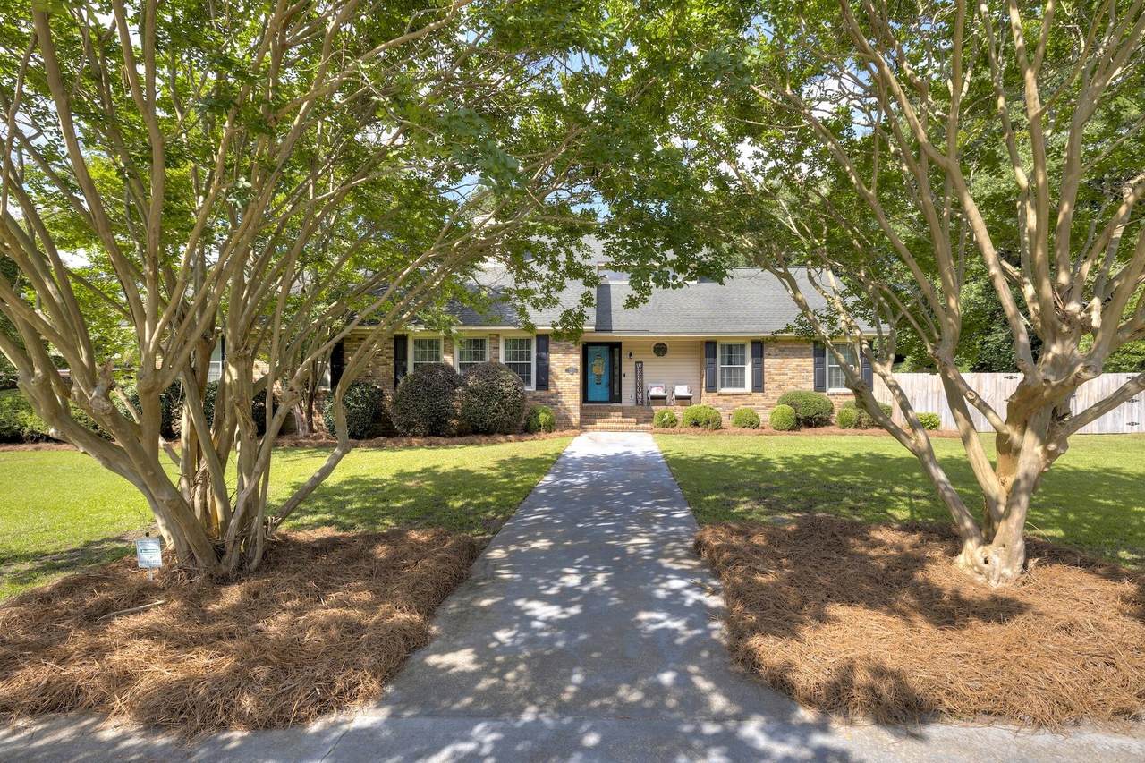 1392 Country Club Circle - Photo 1