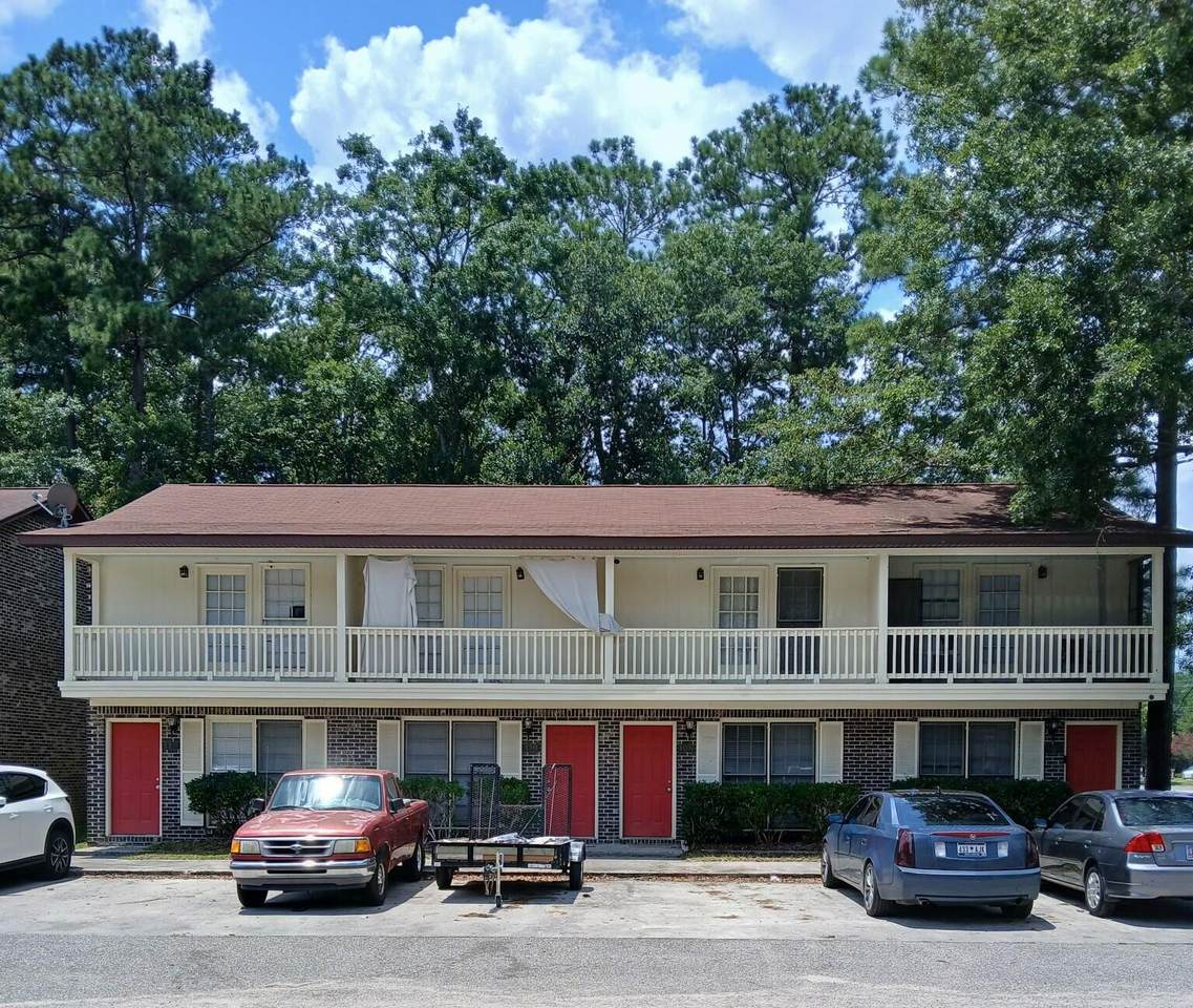106 Colonial Court - Photo 1
