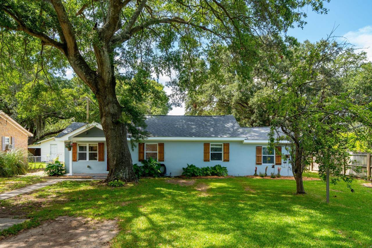 1540 Fort Johnson Road - Photo 1