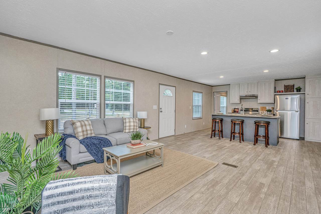 111 Sandy Oaks Lane - Photo 1