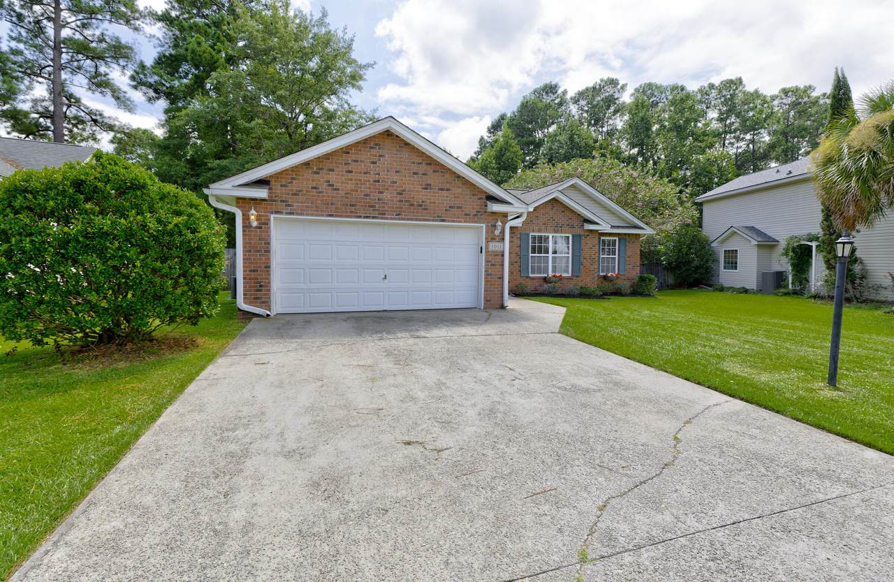 1011 Cobblestone Boulevard - Photo 1