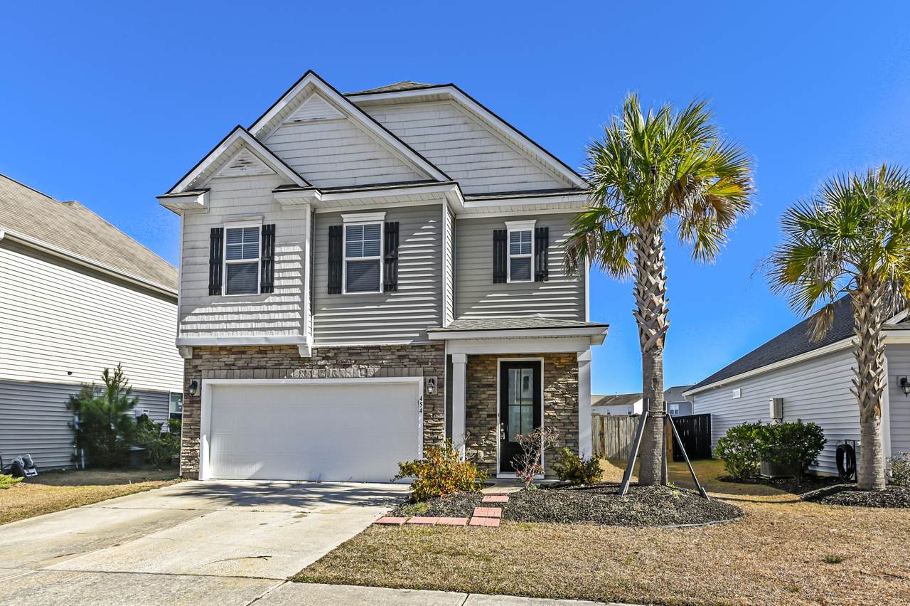 454 Zenith Boulevard - Photo 1