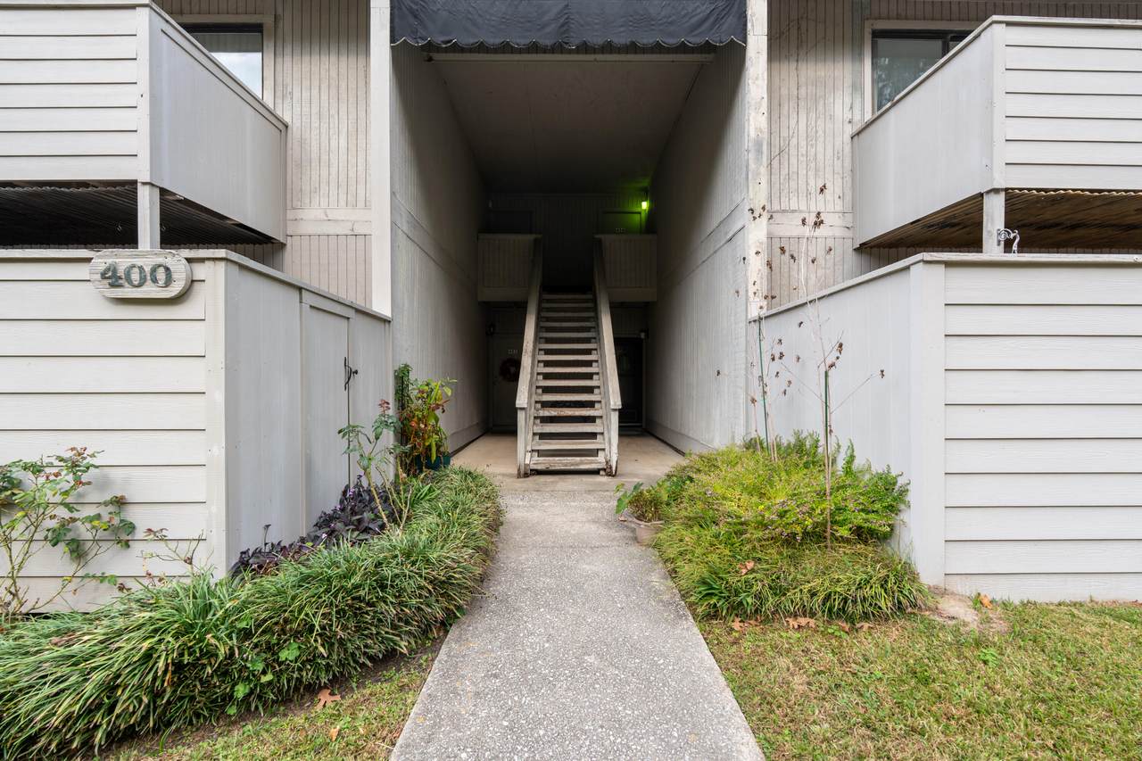 406 Waterwood Drive - Photo 1