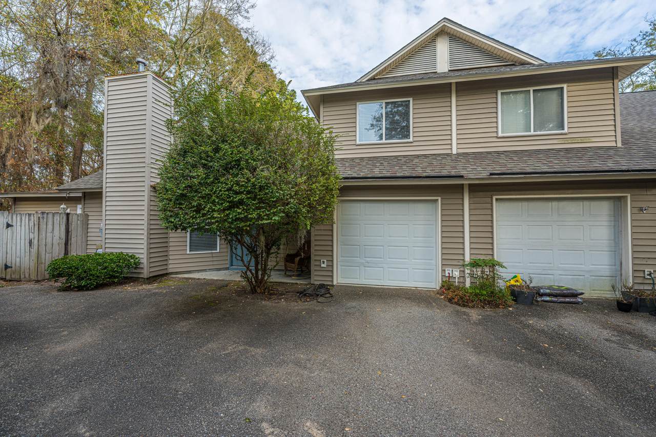 940 Estates Boulevard - Photo 1