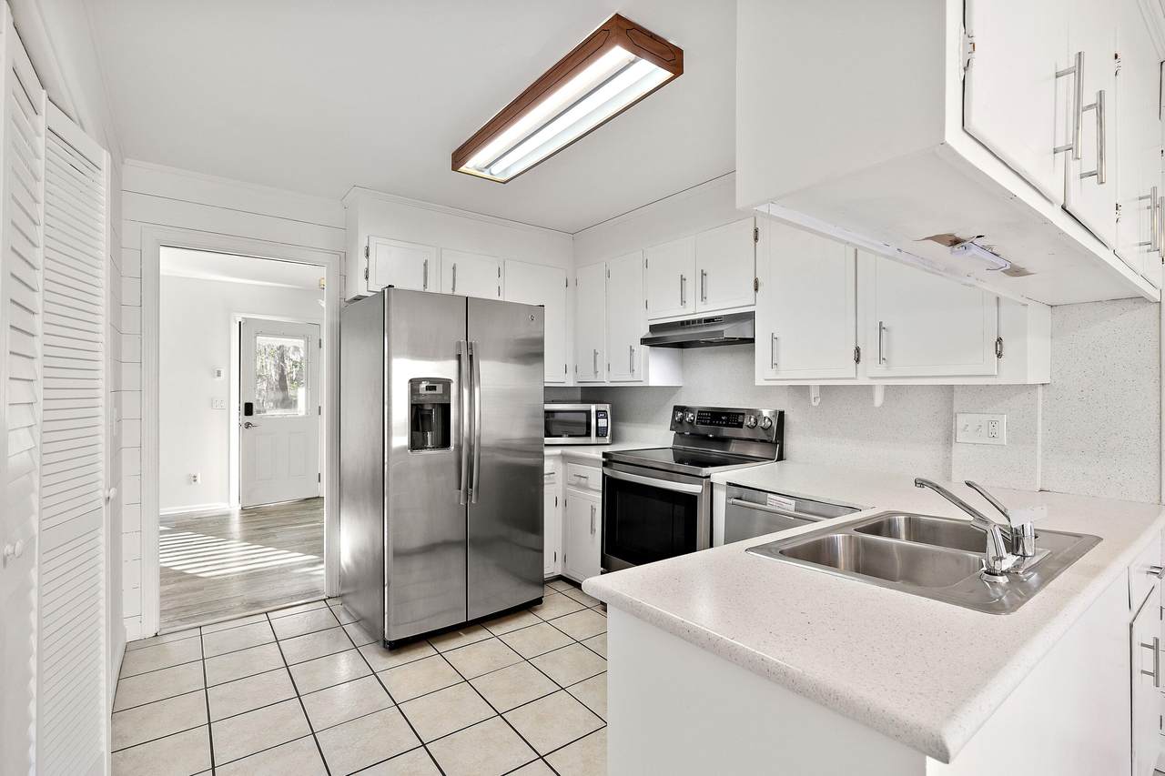 963 Cottingham Drive - Photo 1