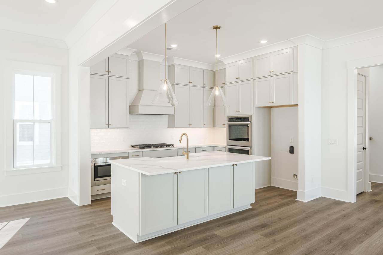 1360 Lucinda Street - Photo 1