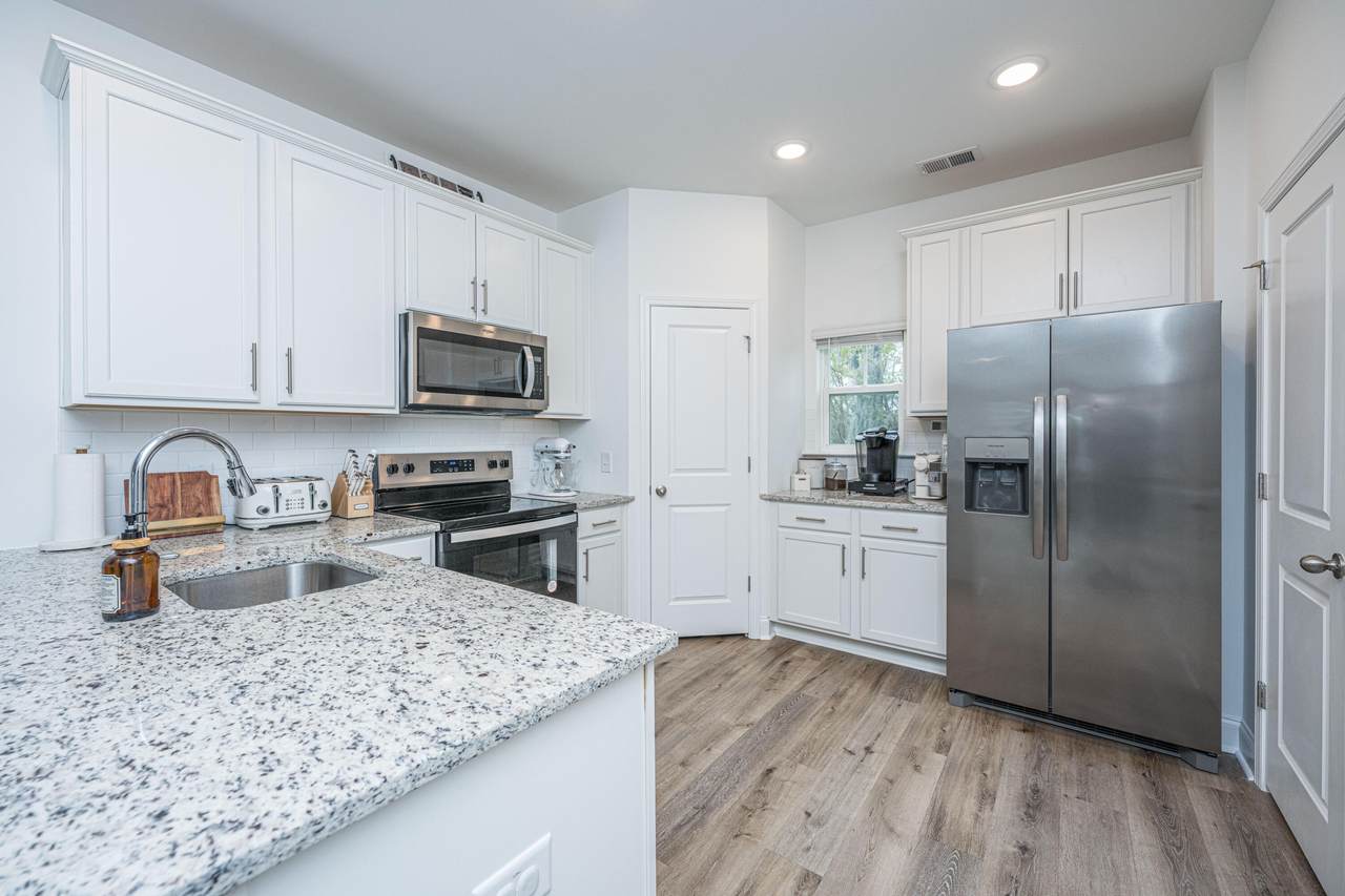 206 Cache Court - Photo 1