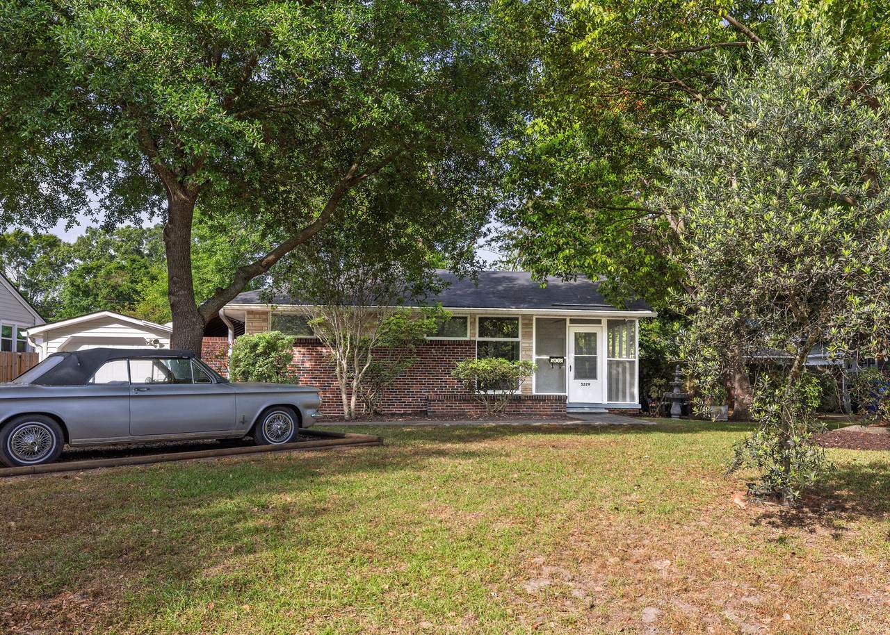 5229 Parkside Drive - Photo 1