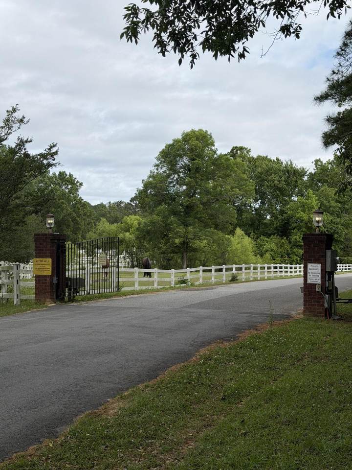 200 Yearling Drive - Photo 1