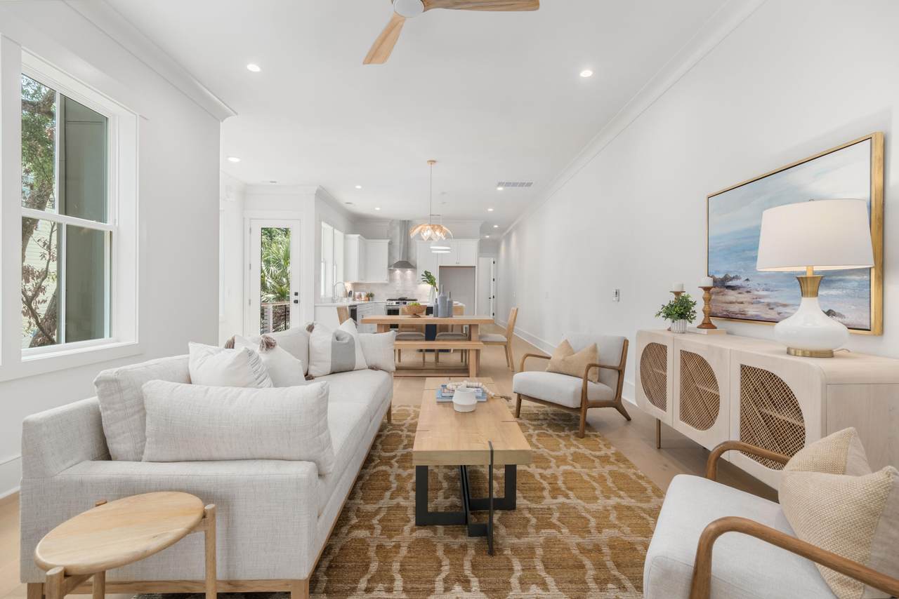 582 Pelican Court - Photo 1