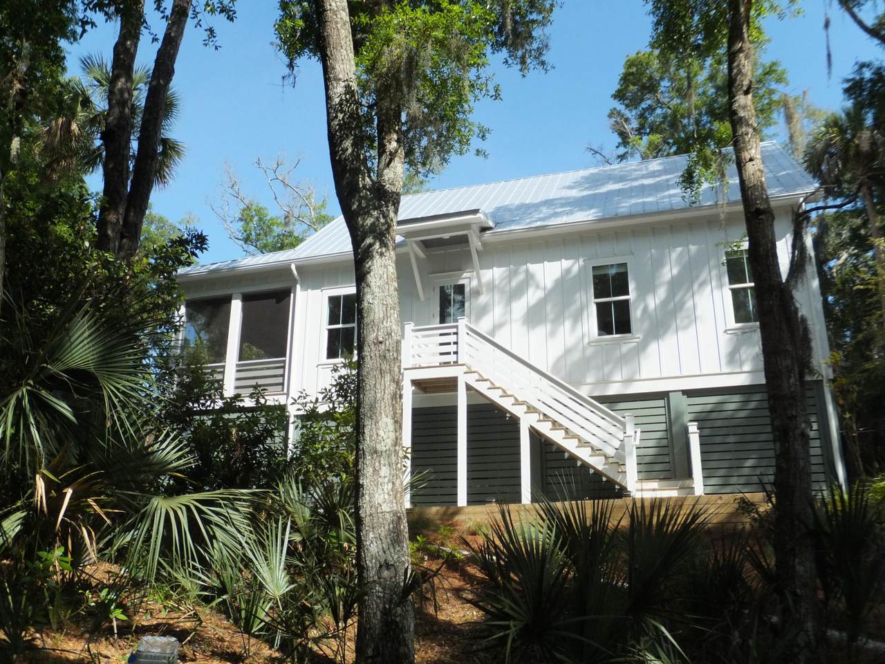 575 Pelican Court - Photo 1