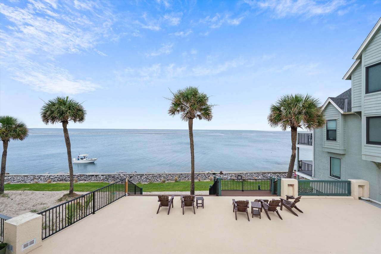 624 Newhaven Court - Photo 1