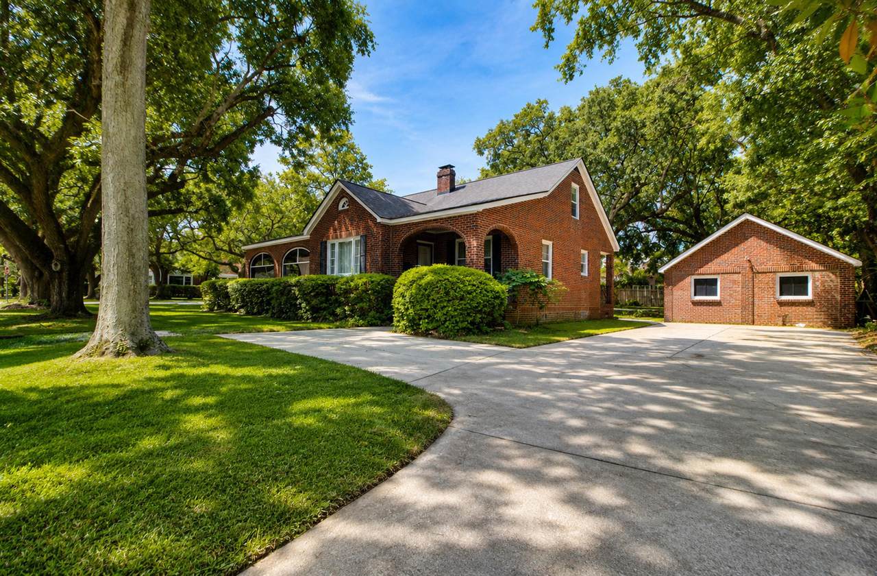 521 Saint Andrews Boulevard - Photo 1