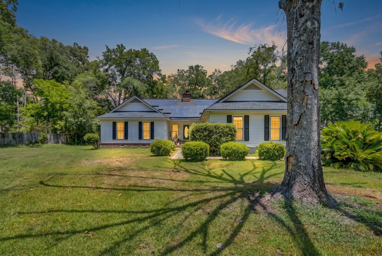 4 Garth Drive - Photo 1