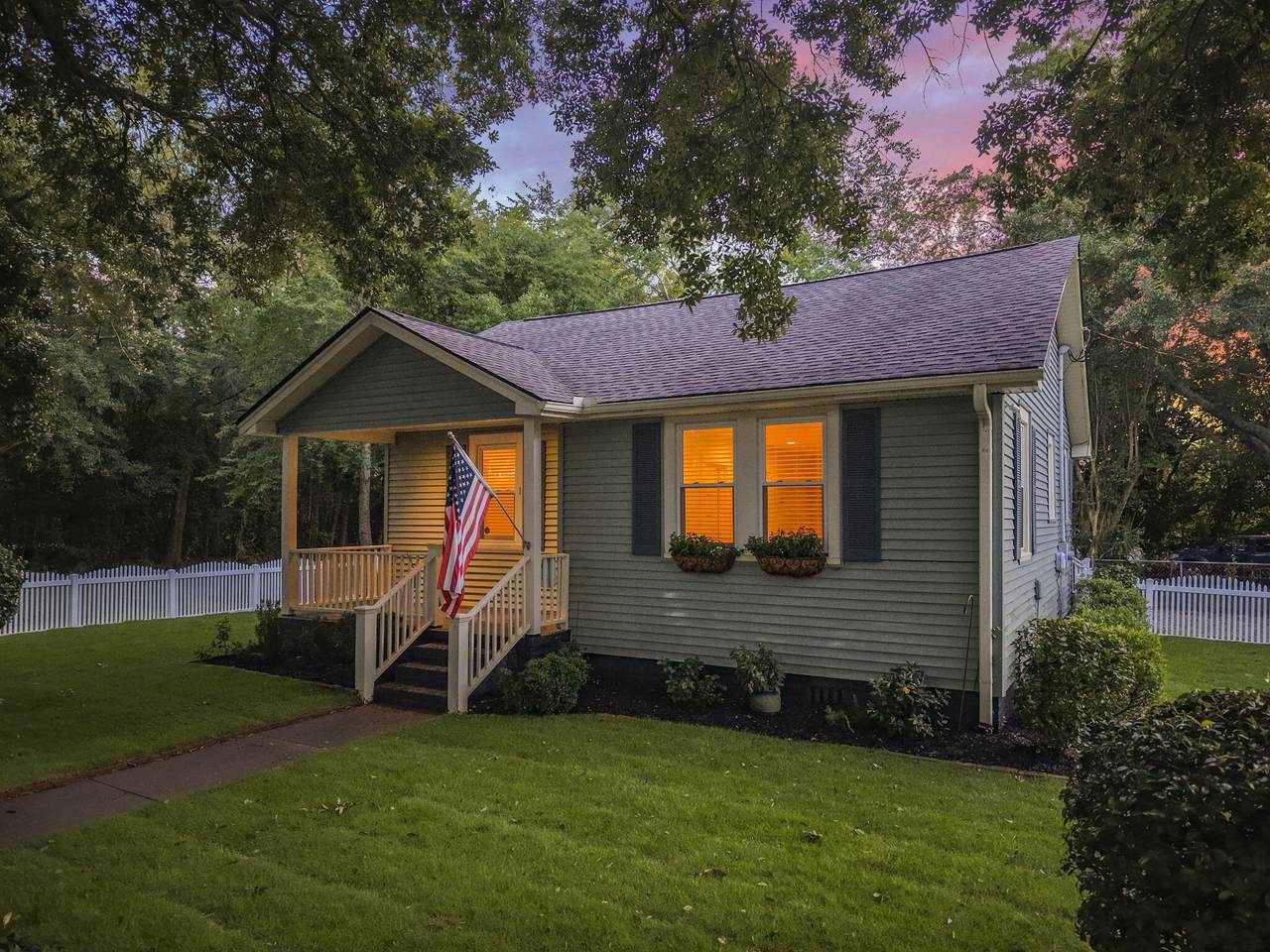 1 10th Avenue - Photo 1