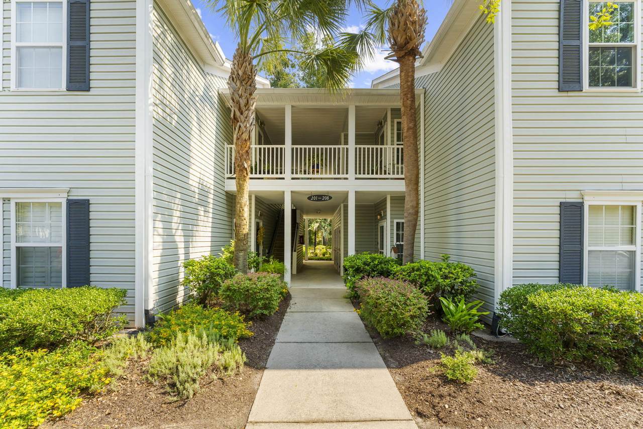 203 Pickering Lane - Photo 1