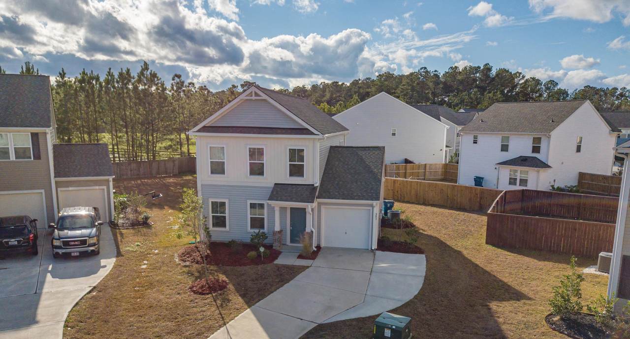 203 Foxcroft Lane - Photo 1