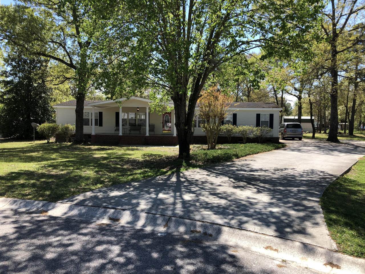527 Midway Court - Photo 1