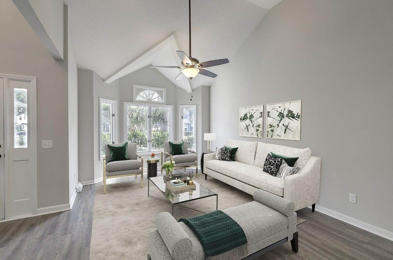 120 Mansfield Boulevard - Photo 1
