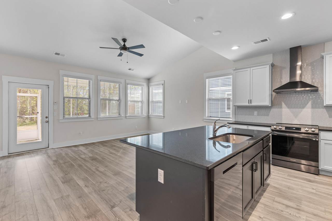 5100 Park Creek Avenue - Photo 1