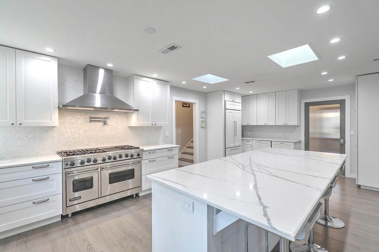 26 Edgewater Alley - Photo 1