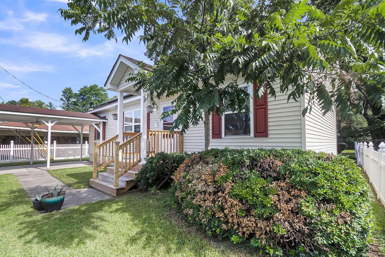 916 Hillsboro Drive - Photo 1