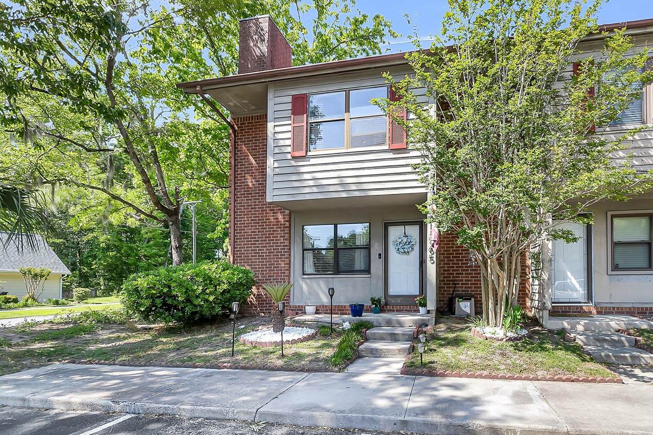 565 Travelers Boulevard - Photo 1