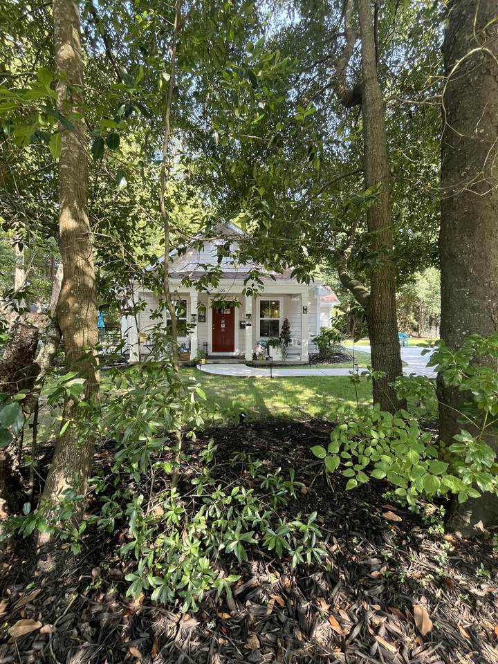105 Kaminski Street - Photo 1