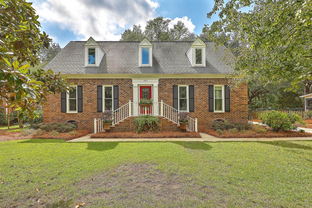 1437 Pine Island - Photo 1