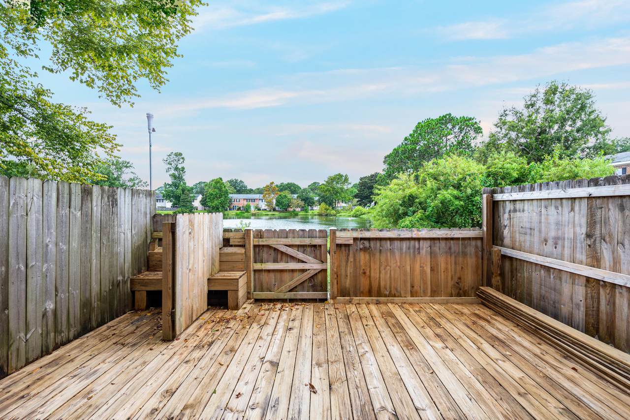 428 Carriage Lane - Photo 1