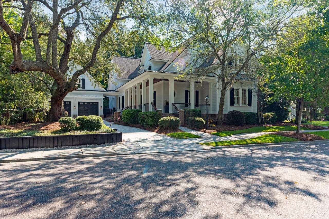258 Delahow Street - Photo 1
