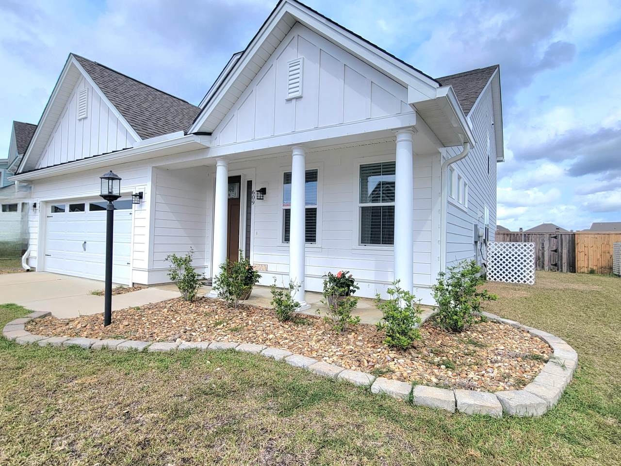 609 Sienna Way - Photo 1