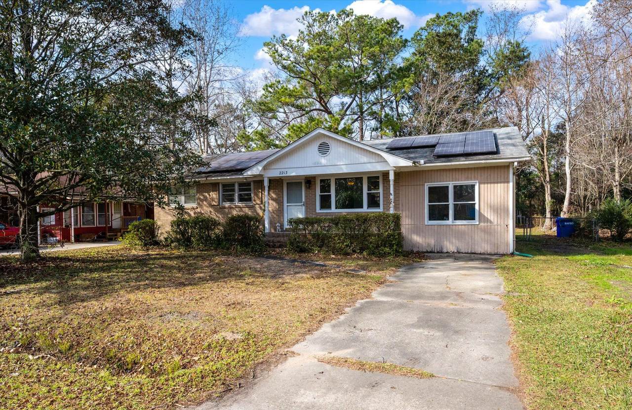 2213 Pinehurst Avenue - Photo 1