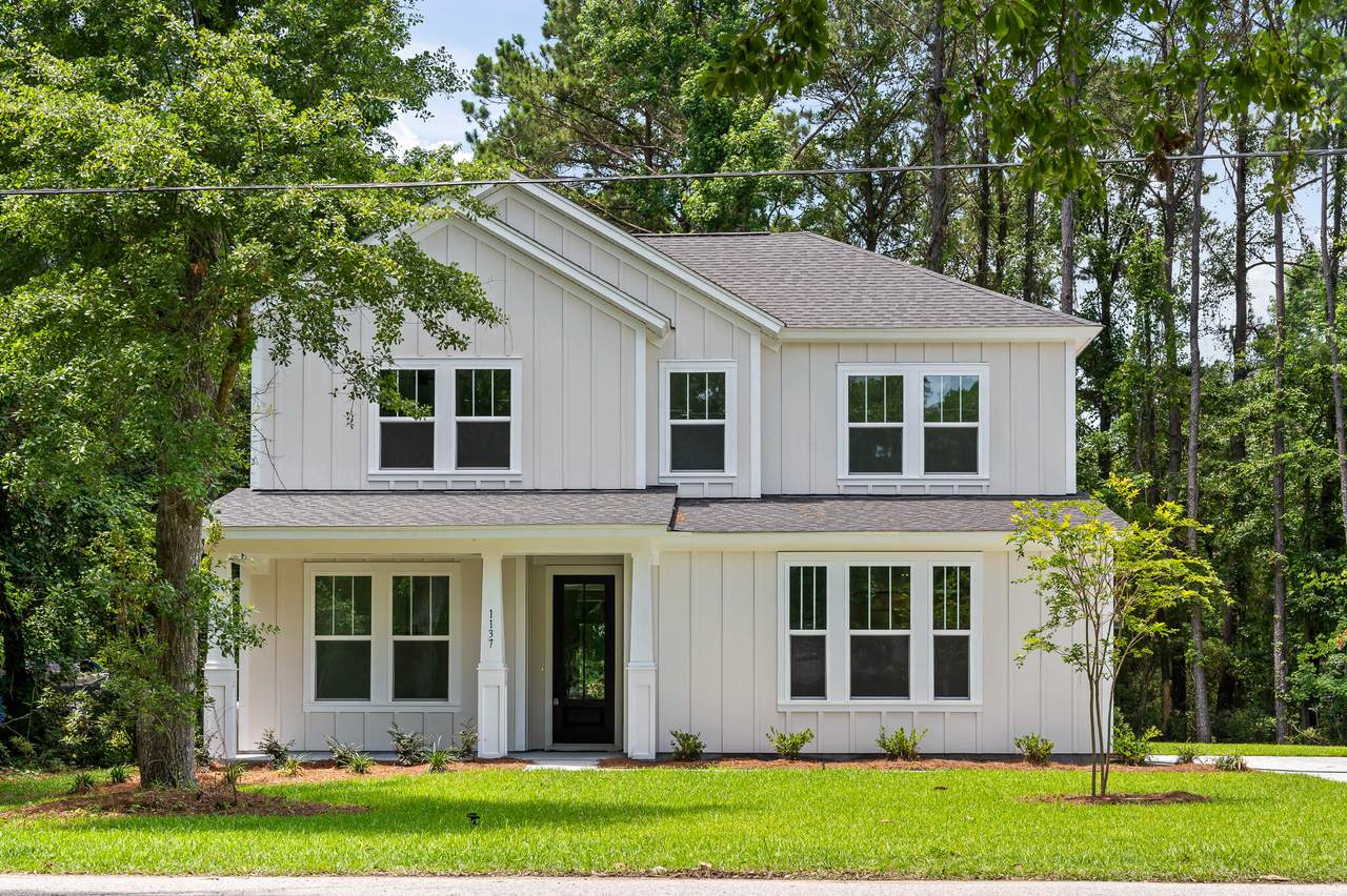 1137 Happyland Boulevard - Photo 1