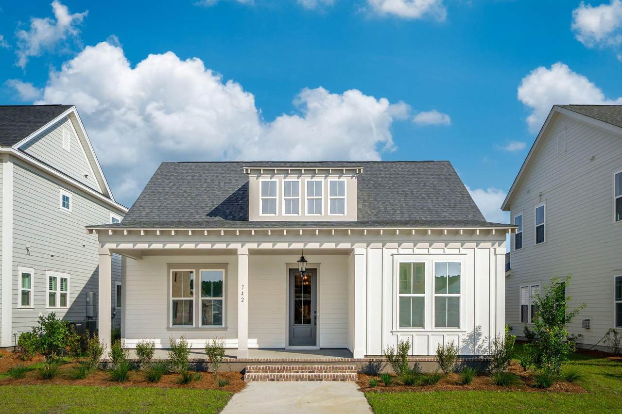 742 Blueway Avenue - Photo 1