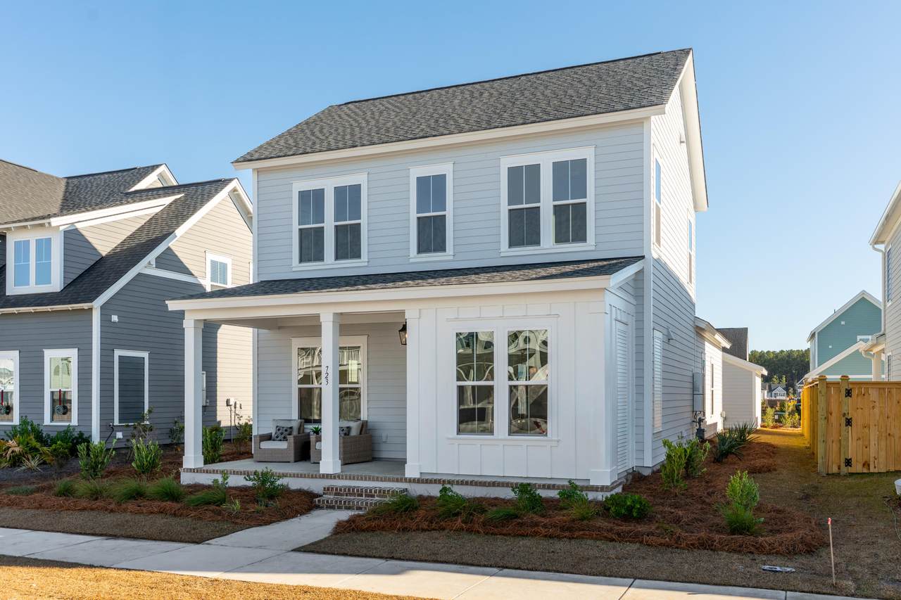 723 Rumbling Leaf Lane - Photo 1