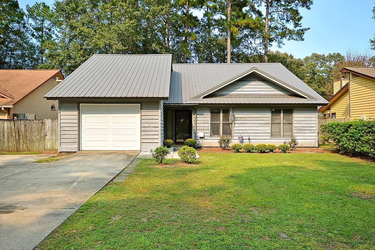412 Sarah Street - Photo 1