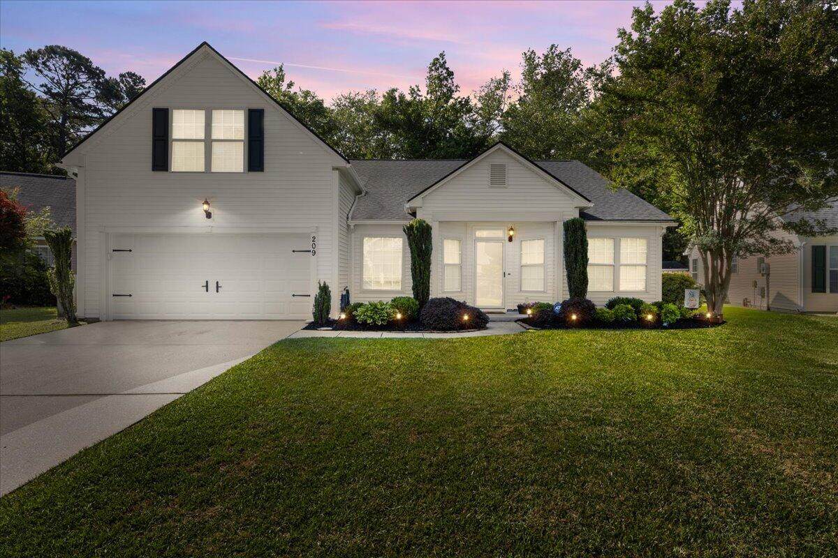 209 Ashford Circle - Photo 1