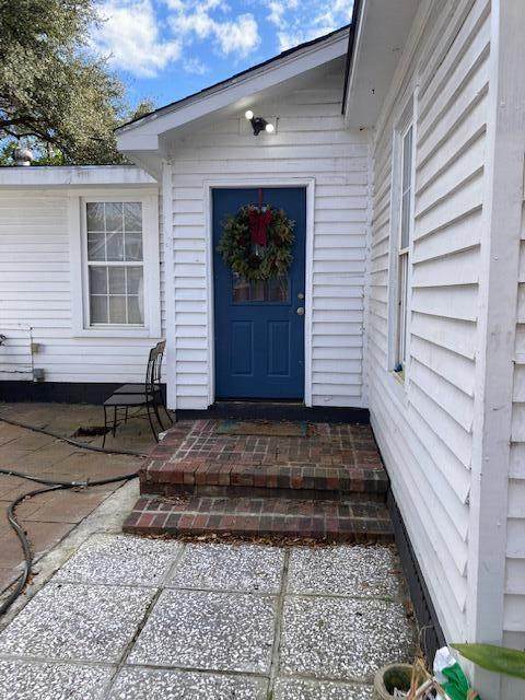 15 Shem Drive - Photo 1