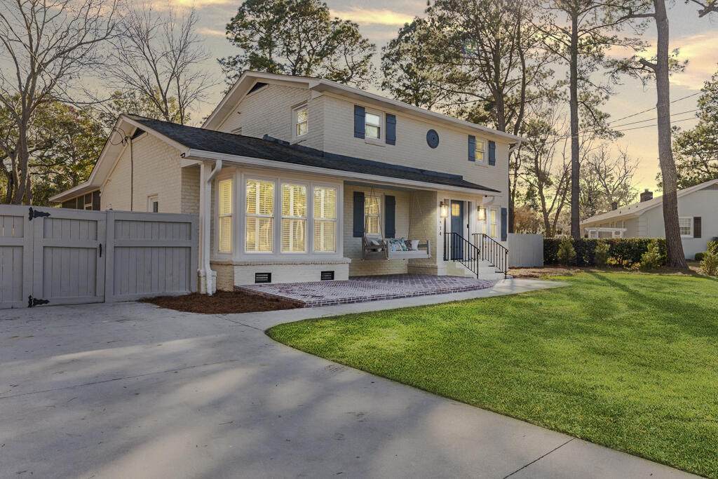 814 Clearview Drive - Photo 1