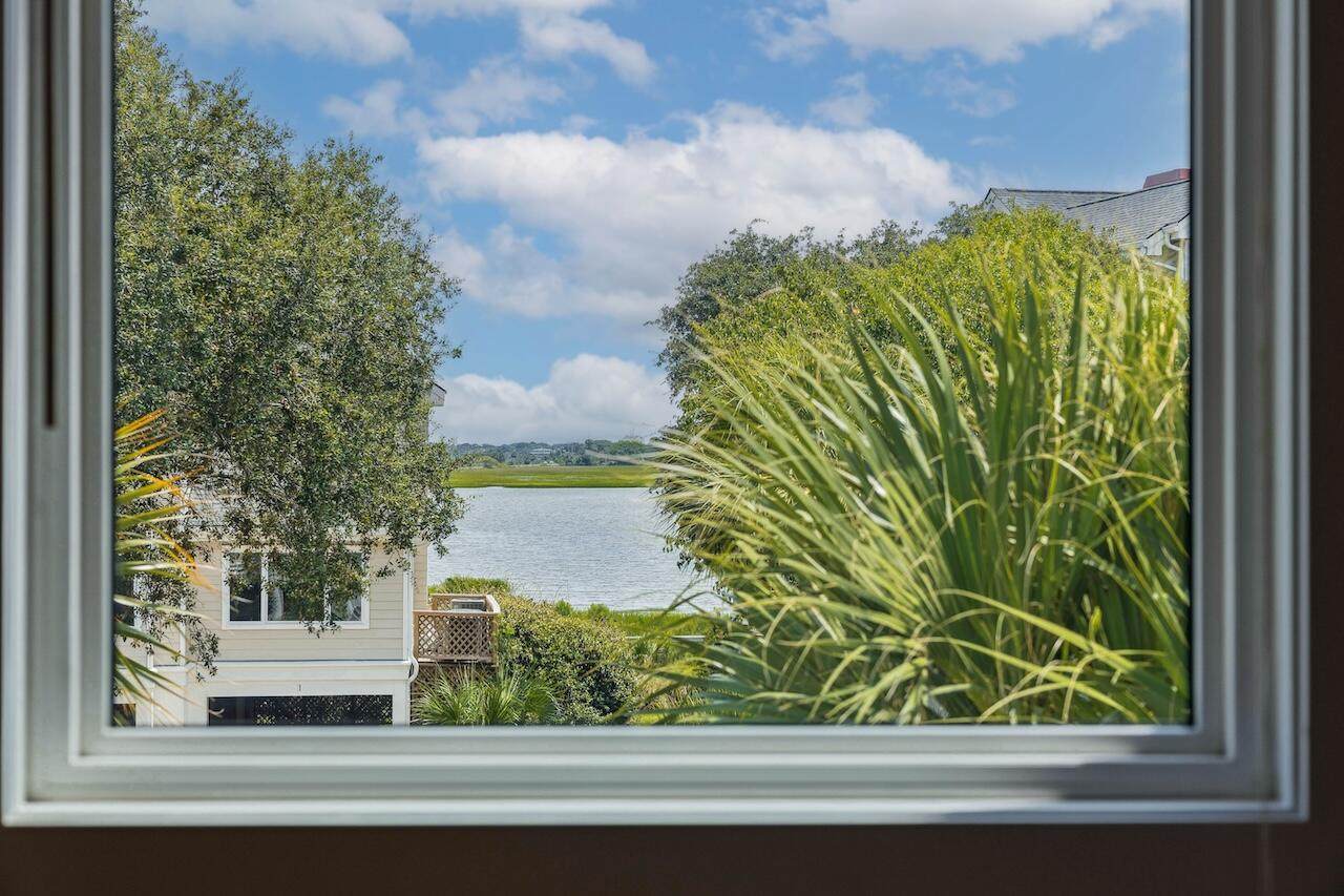 1551 Ben Sawyer Boulevard - Photo 1