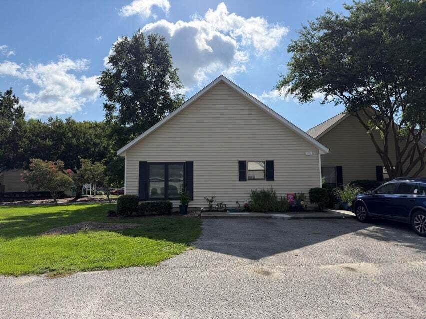 923 Estates Boulevard - Photo 1